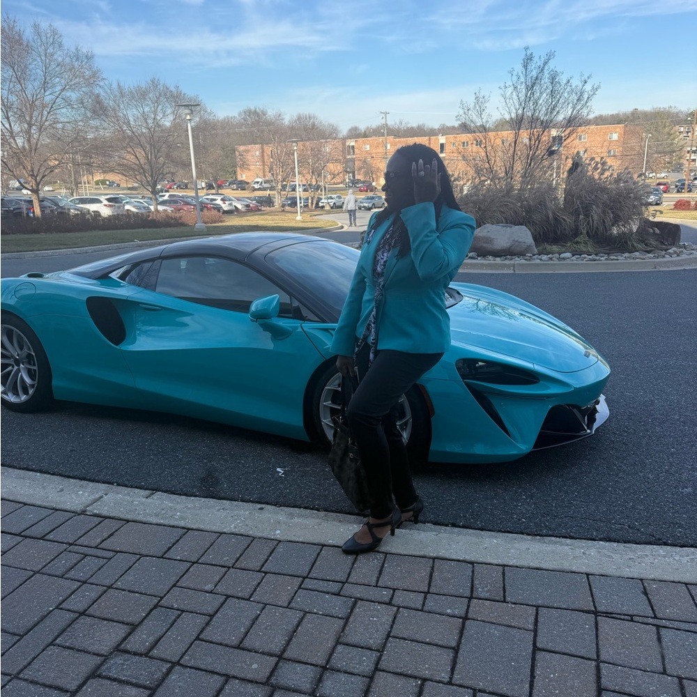 Meet your Posher, Tiki